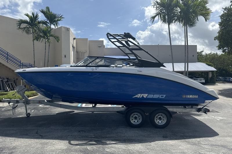 2025 YAMAHA AR250 SPACE BLUE  PAINTED TRAILER 