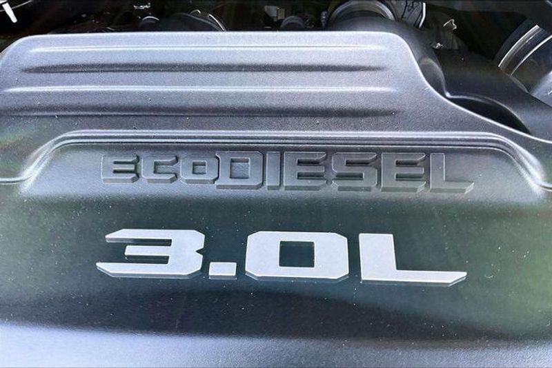 Used 2022 RAM 1500 LimitedImage 32