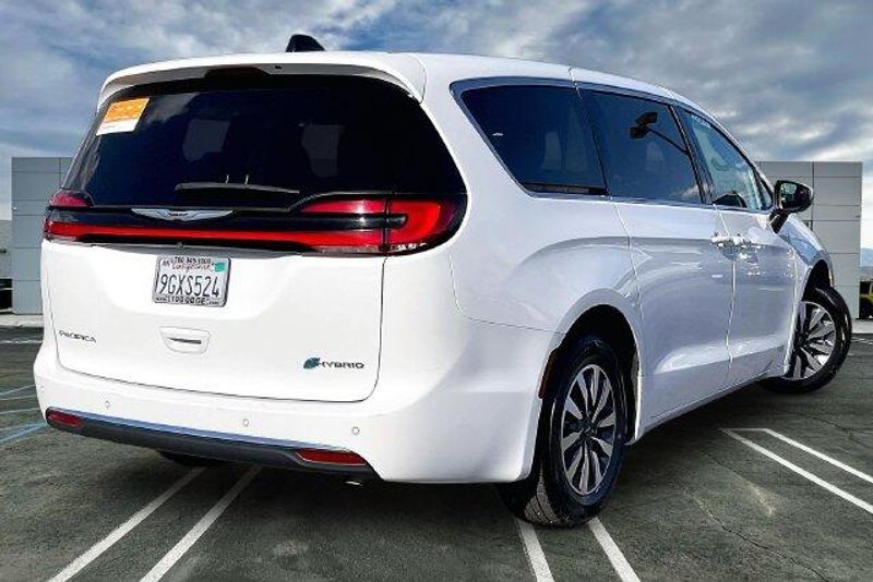 Used 2023 Chrysler Pacifica Hybrid Touring LImage 13