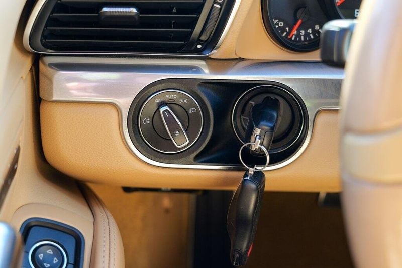 2014 Porsche 911 Cabriolet photo 37