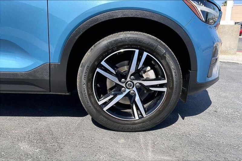 Used 2024 Volvo XC40 B5 CoreImage 8