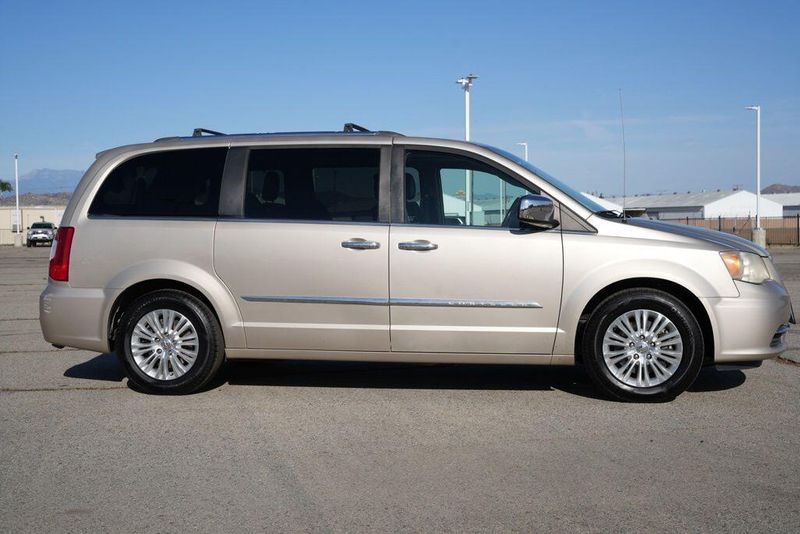 Used 2012 Chrysler Town & Country LimitedImage 8