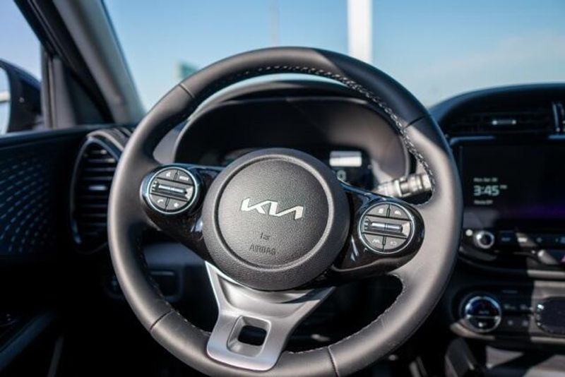 2025 Kia Soul LXImage 12