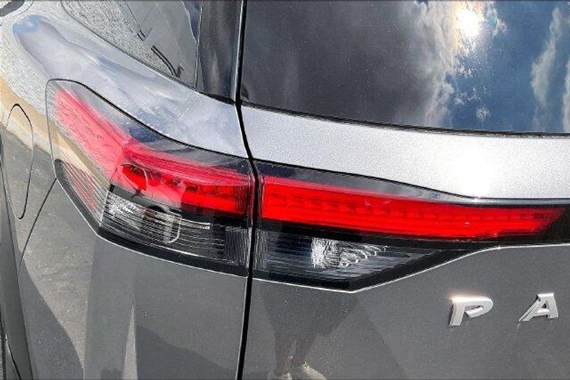 Used 2025 Nissan Pathfinder SImage 28