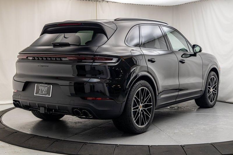 2024 Porsche Cayenne BaseImage 5