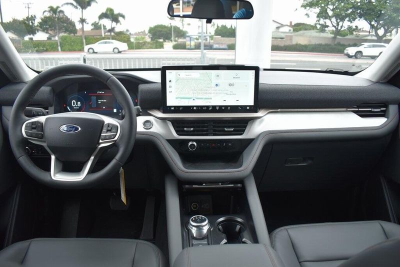 New 2025 Ford Explorer ActiveImage 12