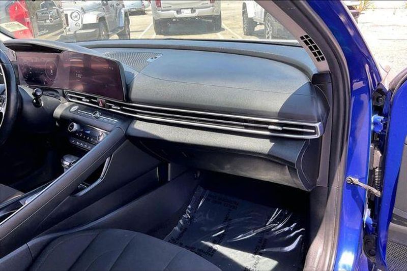 Used 2023 Hyundai Elantra SELImage 16