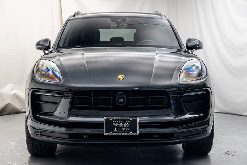 2024 Porsche Macan BaseImage 8