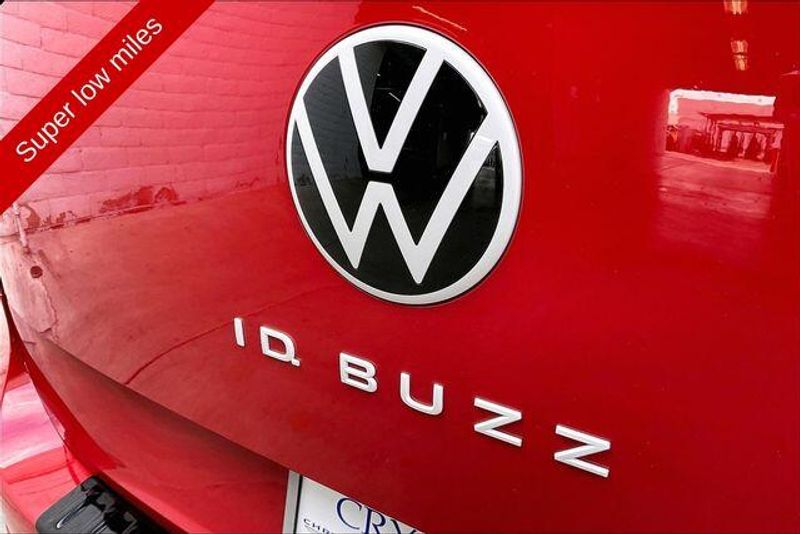 Used 2025 Volkswagen ID. Buzz Pro S PlusImage 31
