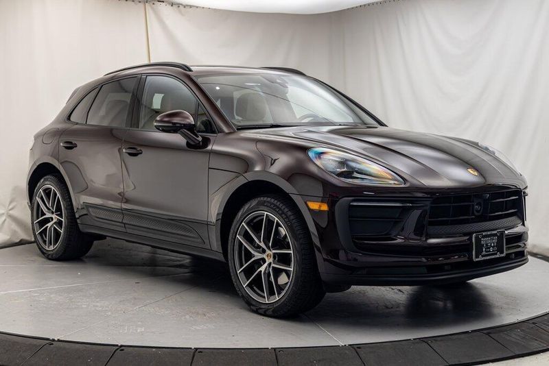 2024 Porsche Macan BaseImage 7