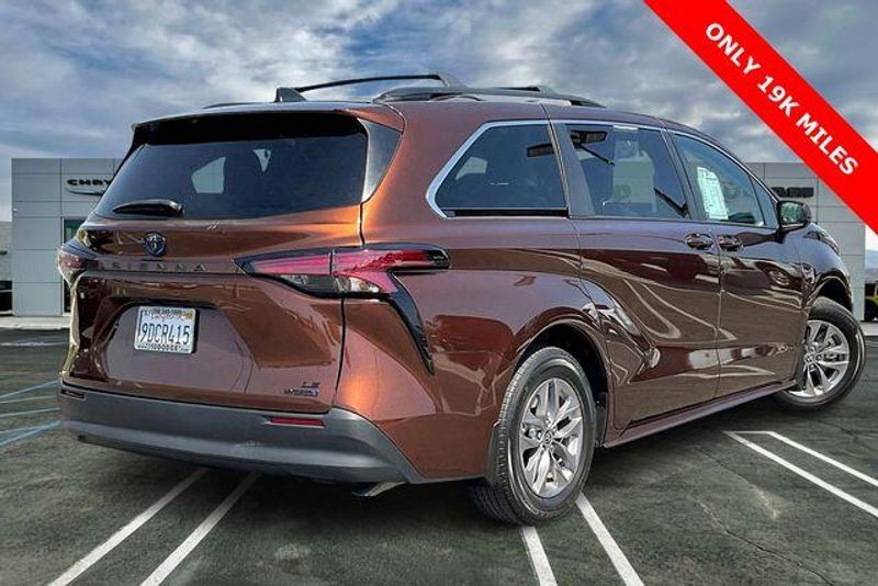 Used 2022 Toyota Sienna LEImage 13