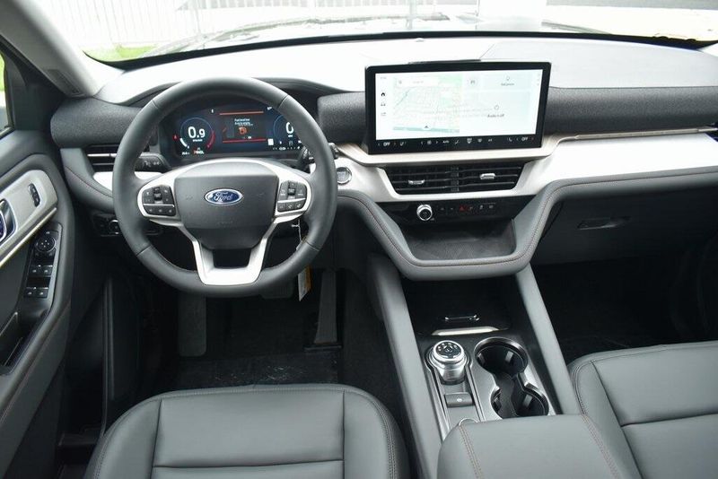 New 2025 Ford Explorer ActiveImage 12
