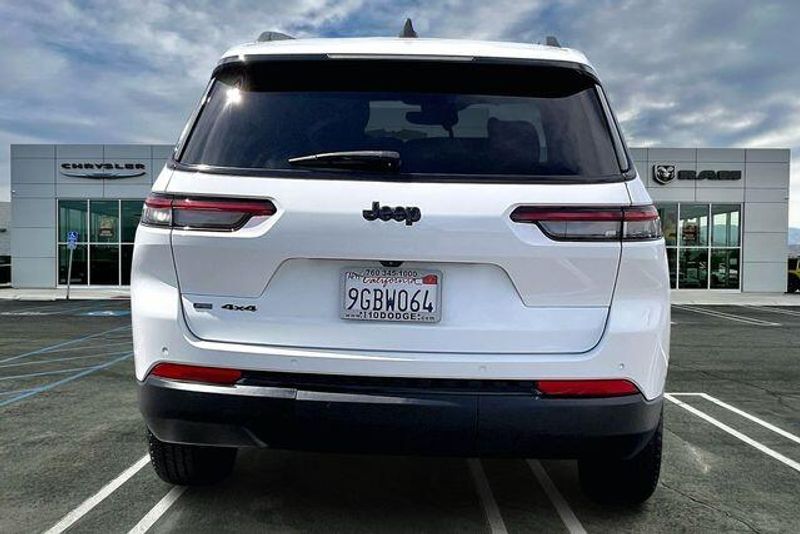 Used 2023 Jeep Grand Cherokee L AltitudeImage 3