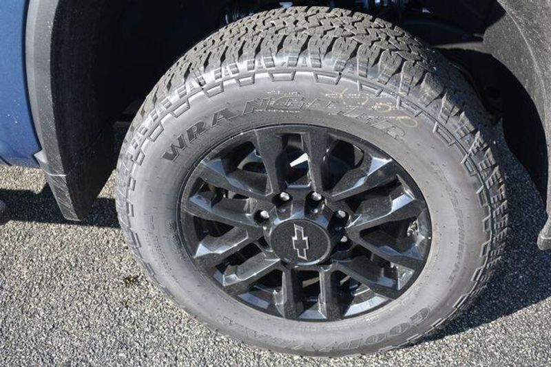 New 2026 Chevrolet Silverado 2500HD CustomImage 12