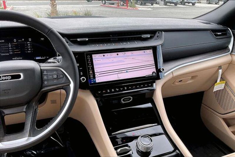 New 2026 Jeep Grand Cherokee Limited 4x4Image 5