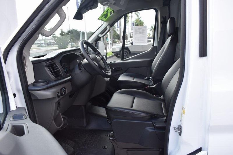 2023 Ford E-Transit-350 BaseImage 19