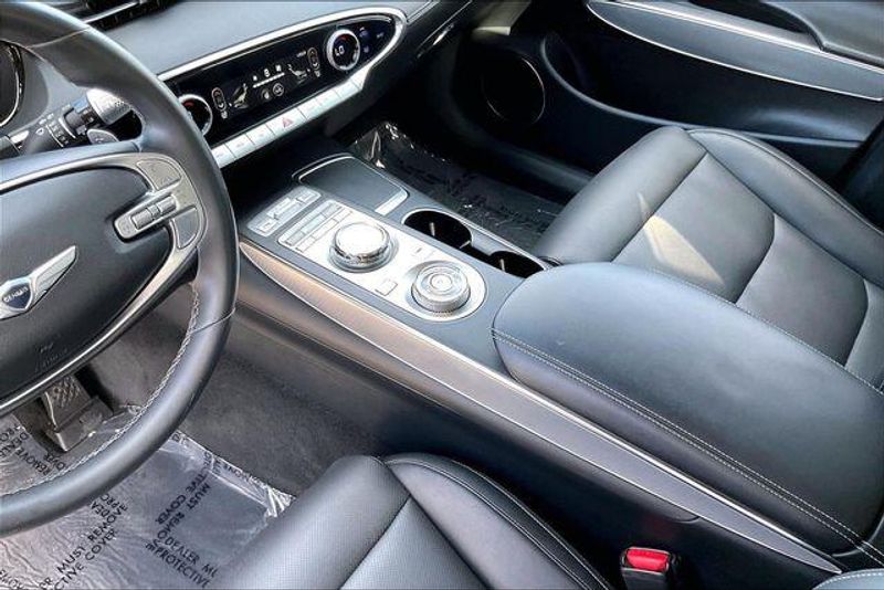Used 2024 Genesis GV70 2.5TImage 17