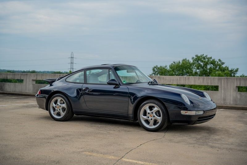 1995 Porsche 911 Carrera 4Image 1