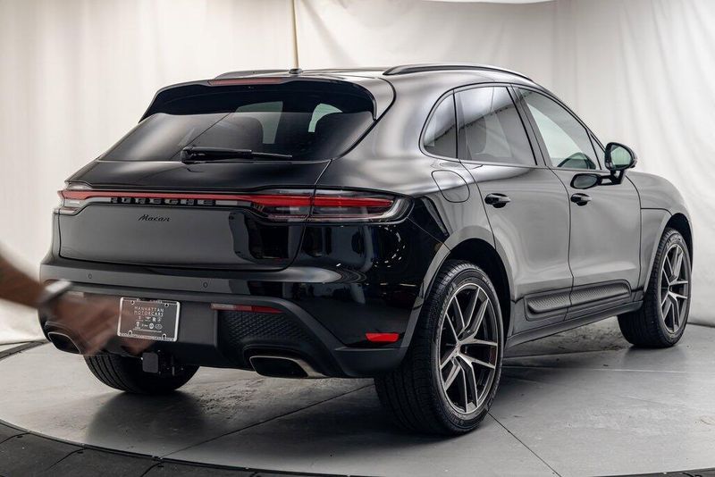 2024 Porsche Macan BaseImage 5