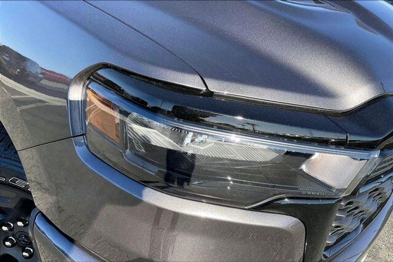 New 2027 RAM 1500 Express Crew Cab 4x4 5