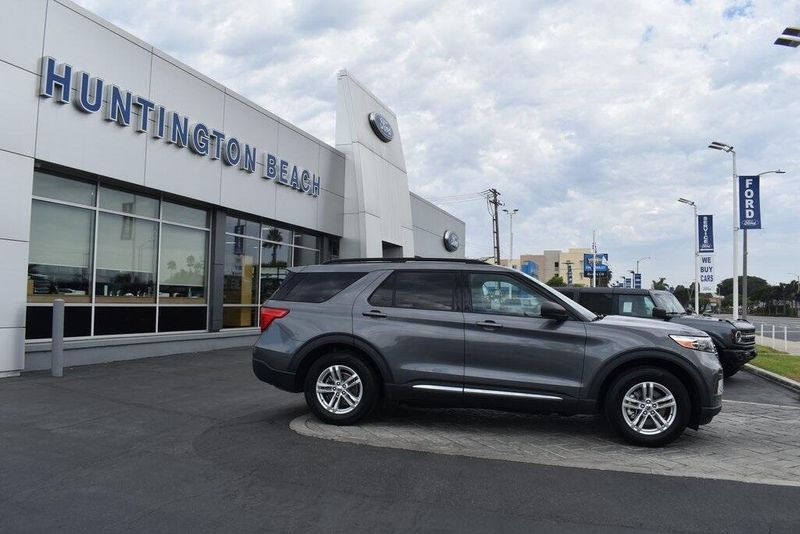 Used 2022 Ford Explorer XLTImage 3