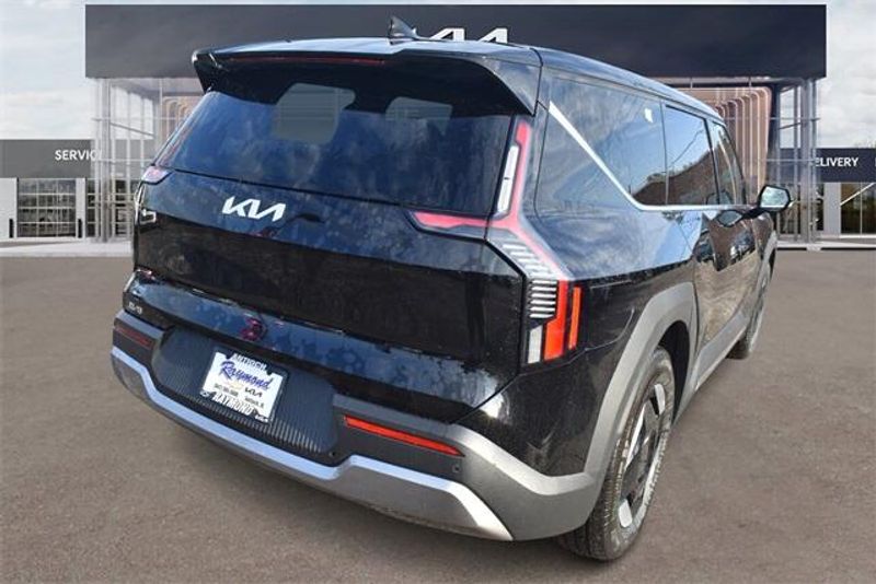 2024 Kia EV9 LightImage 3