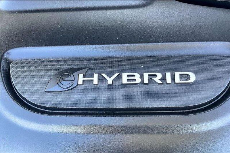 Used 2023 Chrysler Pacifica Hybrid PinnacleImage 32