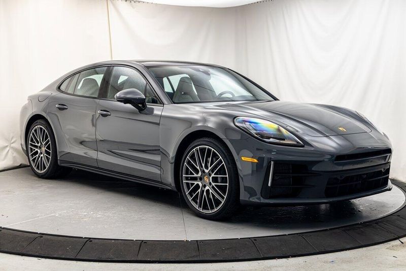 2025 Porsche Panamera 4Image 7