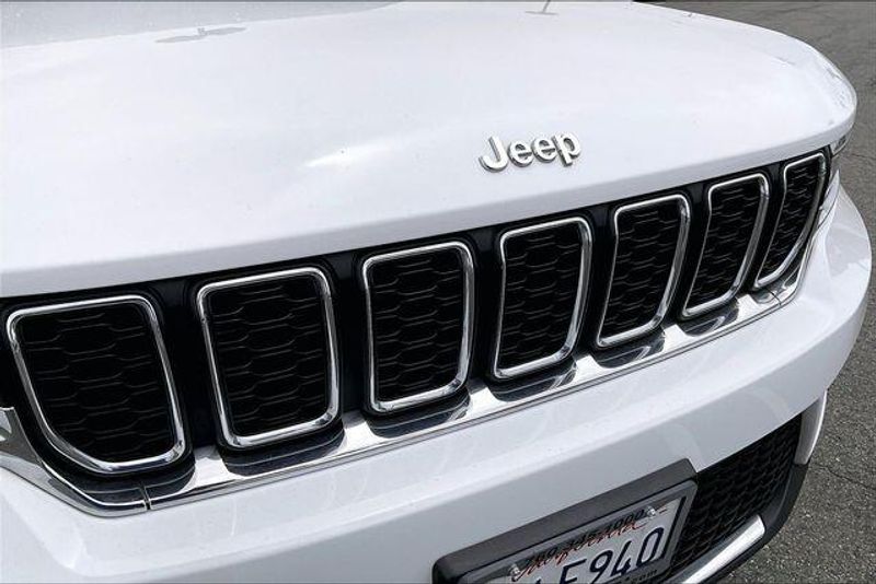 Used 2023 Jeep Grand Cherokee LaredoImage 30