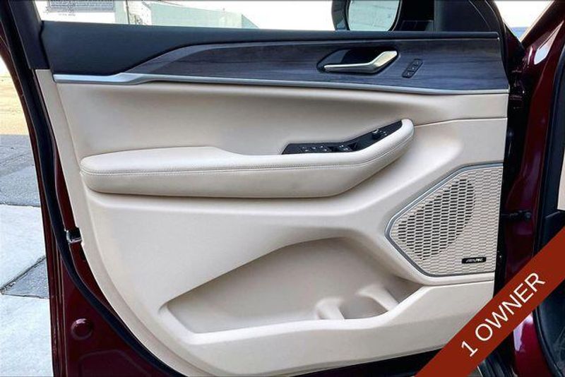 Used 2023 Jeep Grand Cherokee LimitedImage 22