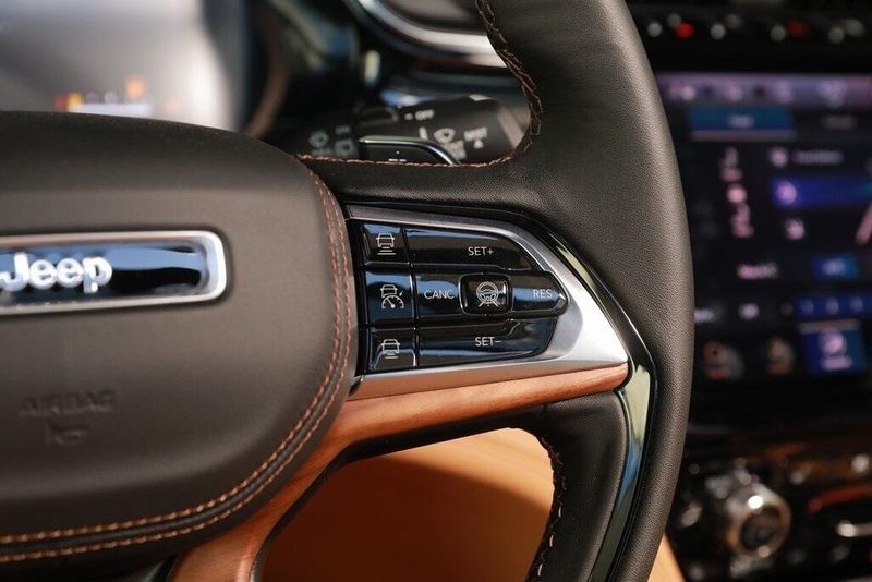 2025 Jeep Grand Cherokee Summit Reserve 4x4Image 29