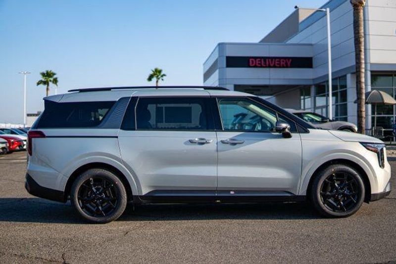 New 2026 Kia Carnival SXImage 8