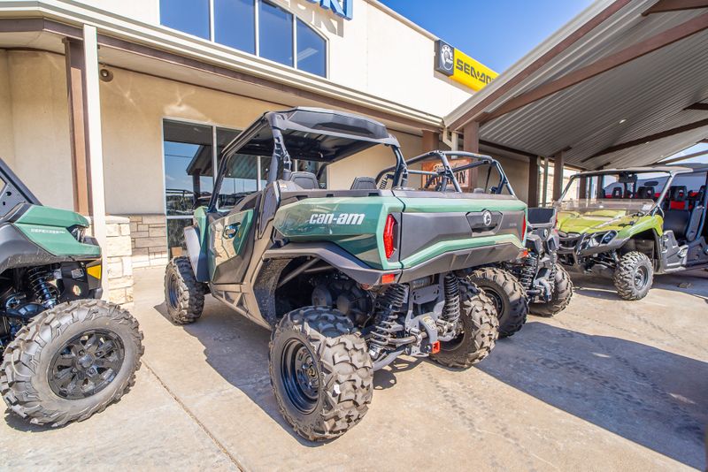2023 CAN-AM COMMANDER DPS 700 TUNDRA GREEN in a GREEN exterior color. Family PowerSports (877) 886-1997 familypowersports.com 