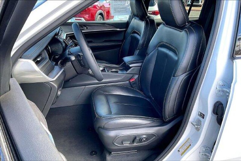 Used 2024 Jeep Grand Cherokee LimitedImage 24