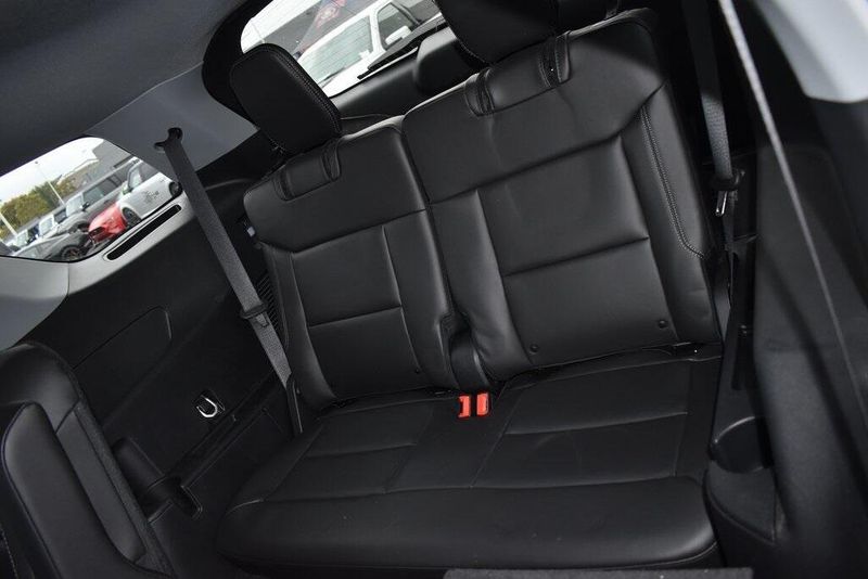 Used 2023 Ford Explorer XLTImage 8