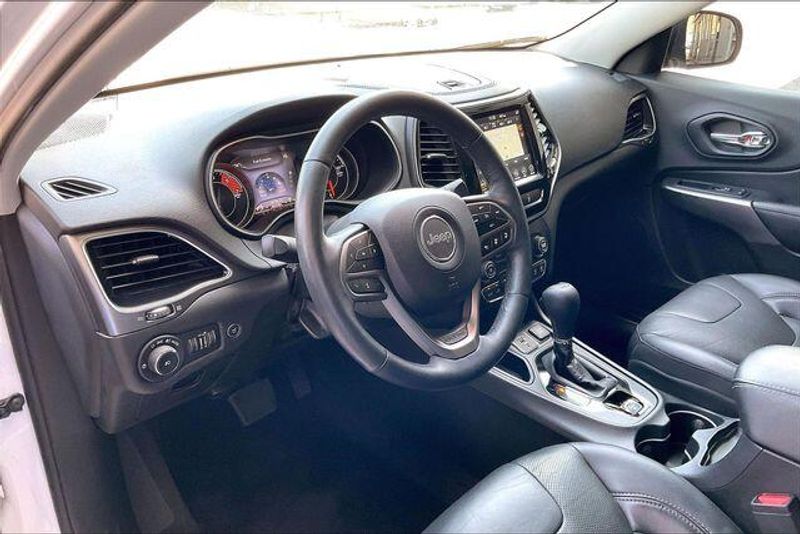 Used 2019 Jeep Cherokee LimitedImage 14