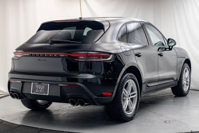 2025 Porsche Macan BaseImage 5