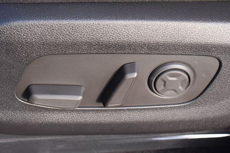 New 2026 Kia Carnival Hybrid EXImage 24