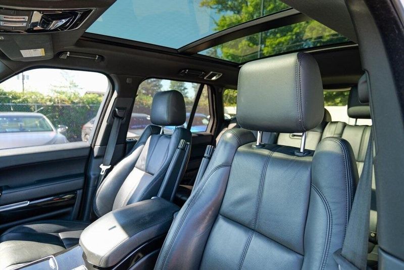 2016 Land Rover Range Rover SuperCharged photo 16