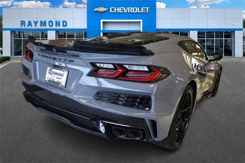 2025 Chevrolet Corvette E-RayImage 3