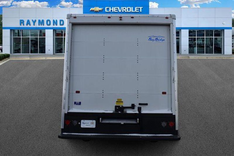 New 2025 Chevrolet Express 3500 Work VanImage 5