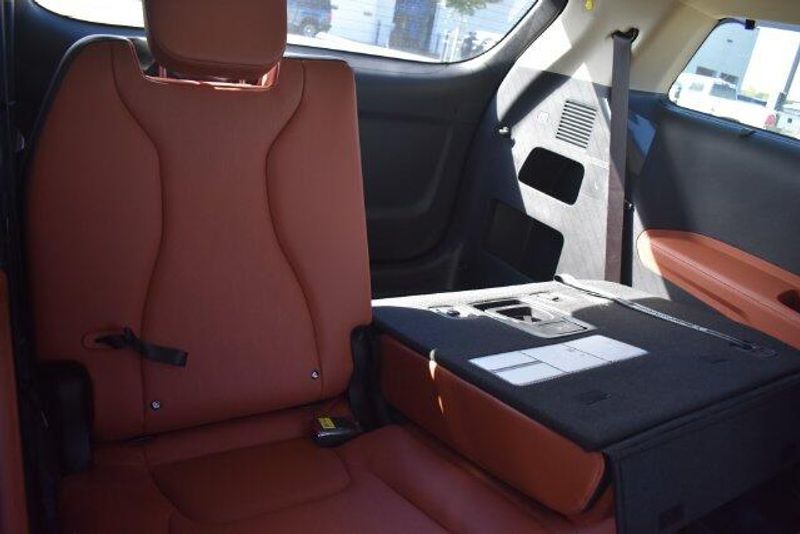 New 2027 Kia Carnival SXImage 16
