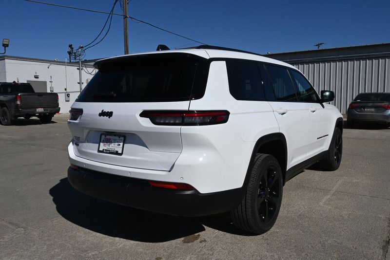 2025 Jeep Grand Cherokee L Altitude XImage 8