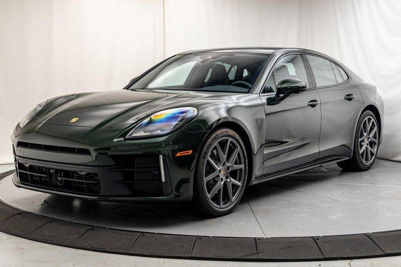 2024 Porsche Panamera 4Image 1