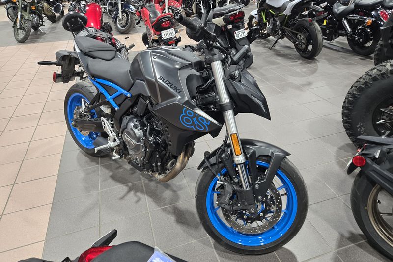 2024 SUZUKI GSX8S 