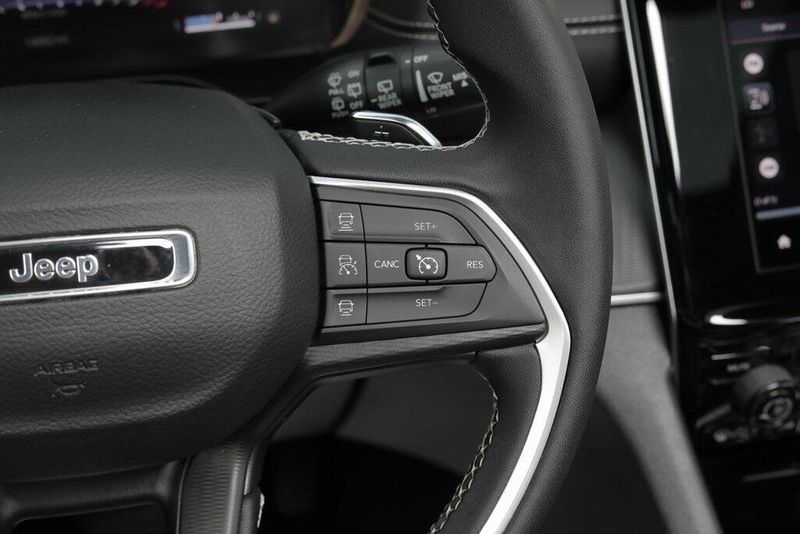 2024 Jeep Grand Cherokee L LaredoImage 25