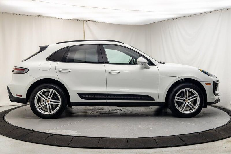 2024 Porsche Macan BaseImage 6