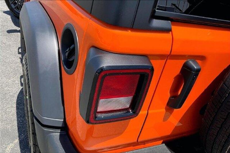 New 2026 Jeep Wrangler 4-door Sport SImage 12