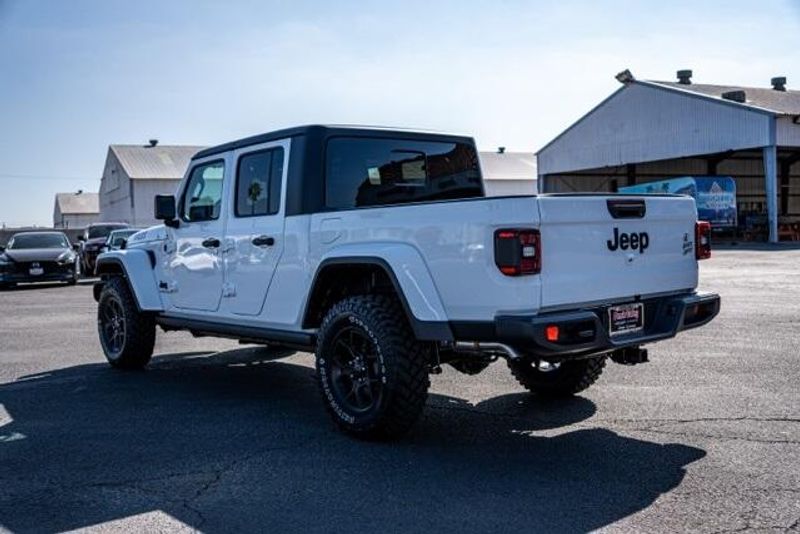 New 2025 Jeep Gladiator WillysImage 5