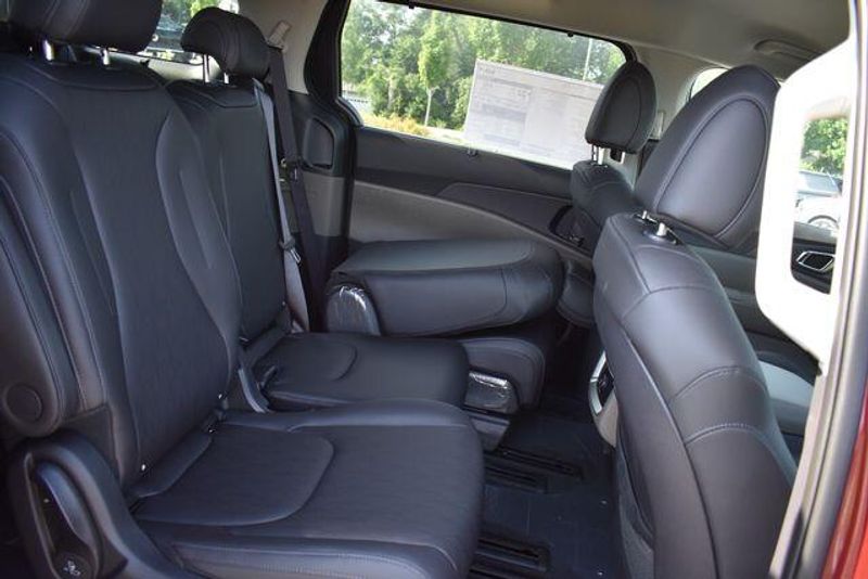 New 2026 Kia Carnival Hybrid EXImage 15